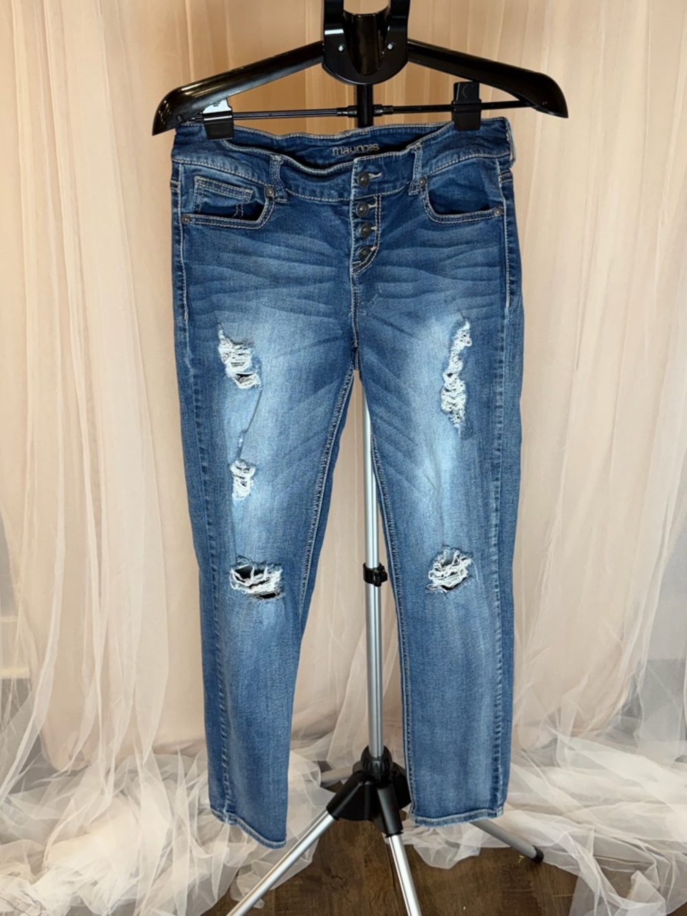 Maurices Distressed Skinny Jeans Women’s Size 7/8 Medium Wash Stretch Denim